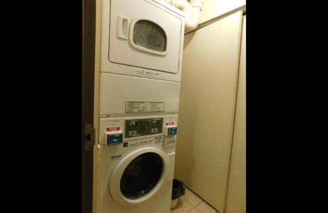 Downtown River Valley Bachelor Suite Condo, Non Smoking, 12 Inches Queen Bed, Beautiful Minimalist, Very Convenient Every Where Edmonton Luaran gambar